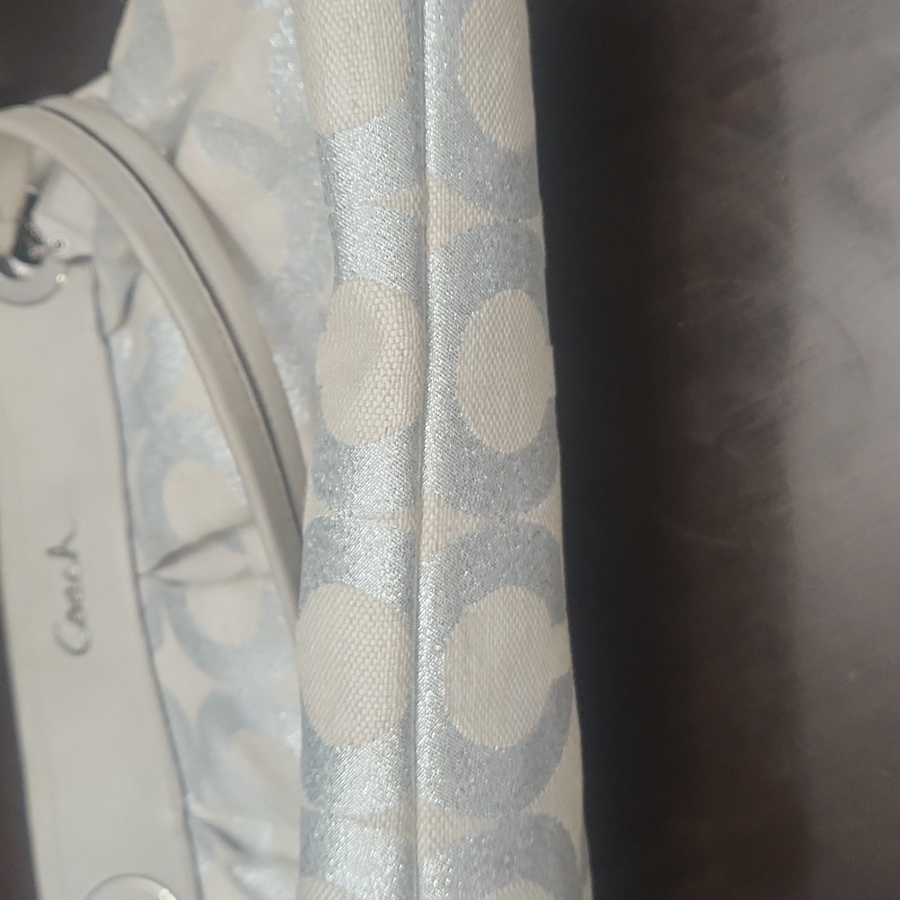 Purse - Picture 4 of 9
